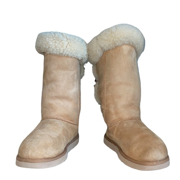 UGG CLASSIC TALL BAILEY BOW II TRIPLET WATER RESISTANT BOOTS. SIZE 8 - Picture 2 of 14